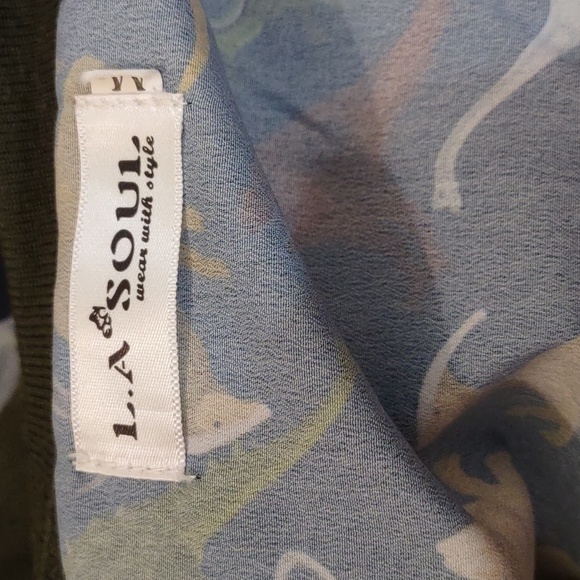 SLIGHTLY USED L.A SOUL LONG SLEEVE FOREST GREEN WITH DINOSAUR PATTERN LINNING - Picture 7 of 8